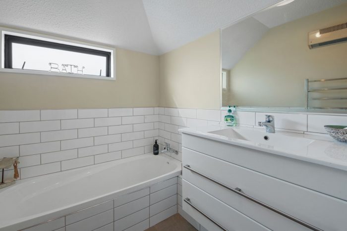 2/4 Gatonby Place, Avonhead, Christchurch City, Canterbury, 8042, New Zealand