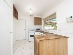 27 Baker Cres, Mooroopna VIC 3629, Australia