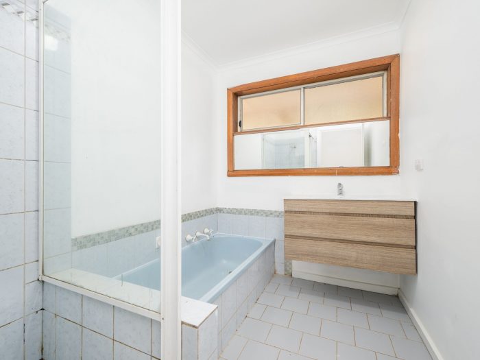 27 Baker Cres, Mooroopna VIC 3629, Australia