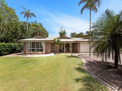 9 Paroo Ct, Dundowran Beach QLD 4655, Australia