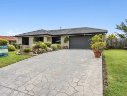 7 Red Gum Ct, Urraween QLD 4655, Australia