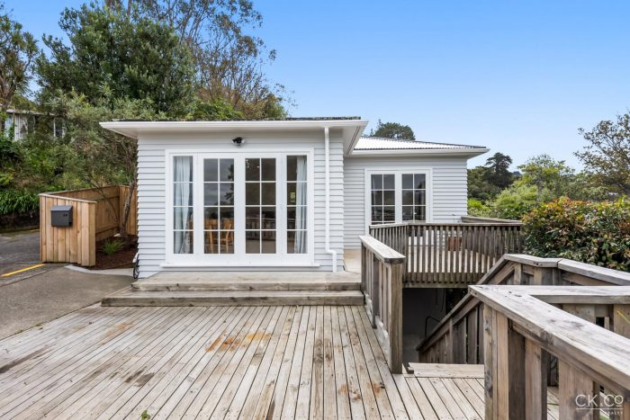 24 Miromiro Rd, Normandale, Lower Hutt, Wellington, 5010, New Zealand
