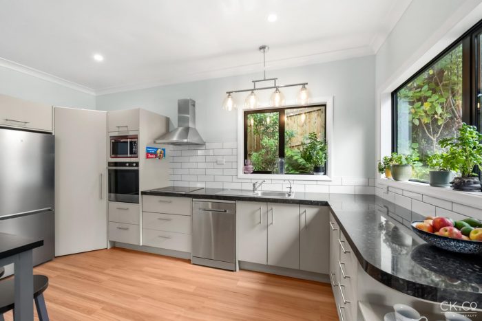 24 Miromiro Rd, Normandale, Lower Hutt, Wellington, 5010, New Zealand