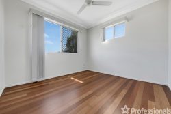26 Coase St, West Gladstone QLD 4680, Australia