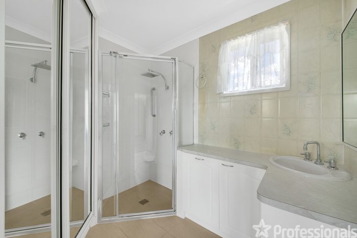 26 Coase St, West Gladstone QLD 4680, Australia