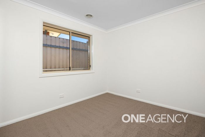 2 Cowan Pl, Lloyd NSW 2650, Australia