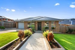 15 Ernest Rd, Rokeby TAS 7019, Australia