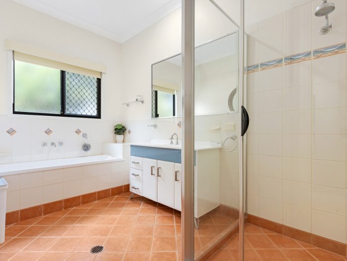 100 Sempfs Rd, Dundowran Beach QLD 4655, Australia