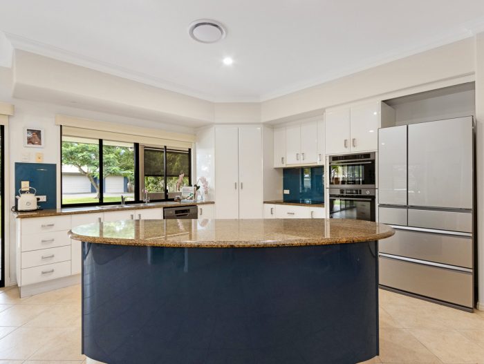 100 Sempfs Rd, Dundowran Beach QLD 4655, Australia