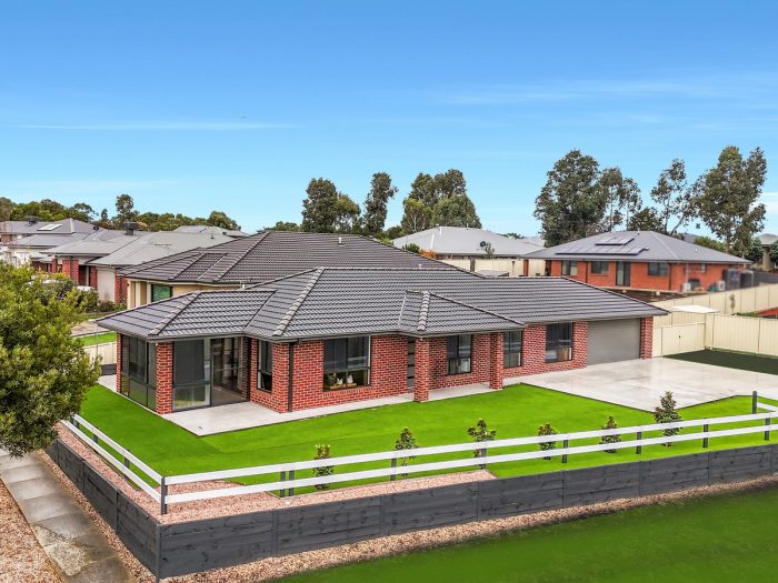 13 Handbury Blvd, Hamilton VIC 3300, Australia