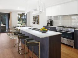 13 Handbury Blvd, Hamilton VIC 3300, Australia