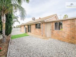 Unit 4/2 Homewood Dr, Mooroopna VIC 3629, Australia