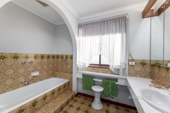 2 Locarno Ct, Mulgrave VIC 3170, Australia
