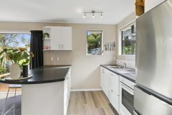 5 Ladbrooke Drive, Newlands, Wellington, 6037, New Zealand