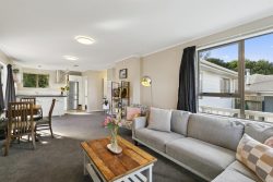 5 Ladbrooke Drive, Newlands, Wellington, 6037, New Zealand