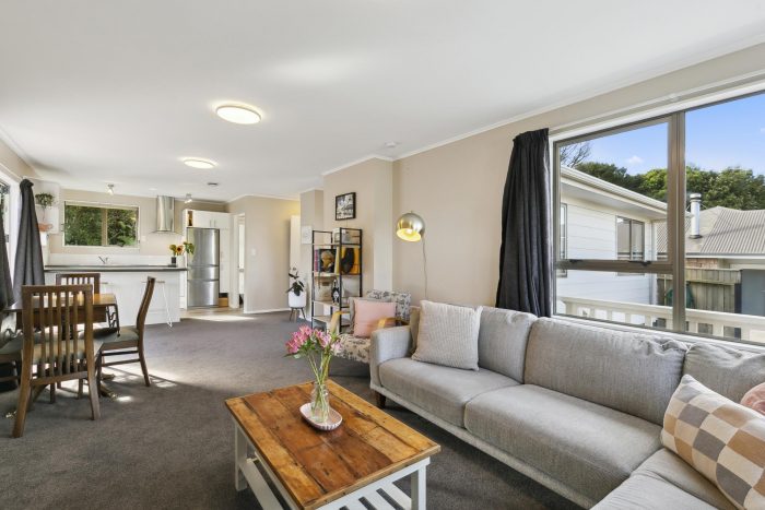 5 Ladbrooke Drive, Newlands, Wellington, 6037, New Zealand