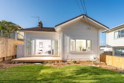 113 Queens Drive, Lyall Bay, Wellington, 6022, New Zealand