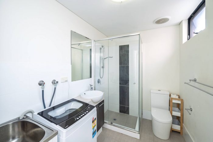 Unit 4/55 Constance St, Nollamara WA 6061, Australia