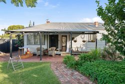 108 Walter Rd E, Bassendean WA 6054, Australia