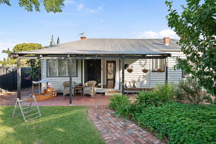 108 Walter Rd E, Bassendean WA 6054, Australia