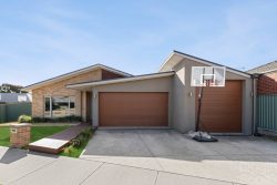 15 Caviar Ct, Miners Rest VIC 3352, Australia