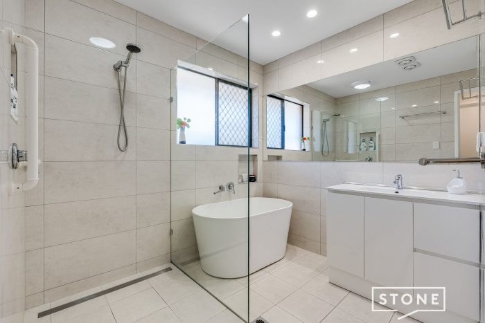 5 Carmel Ct, Kallangur QLD 4503, Australia