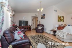 Unit 221/270 S Western Hwy, Mount Richon WA 6112, Australia