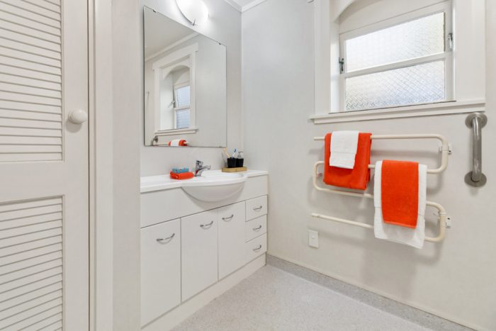 297 The Parade, Island Bay, Wellington, 6023, New Zealand