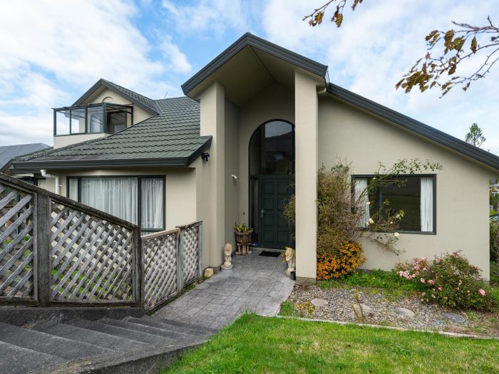 16 Waverton Terrace, Churton Park, Wellington, 6037, New Zealand