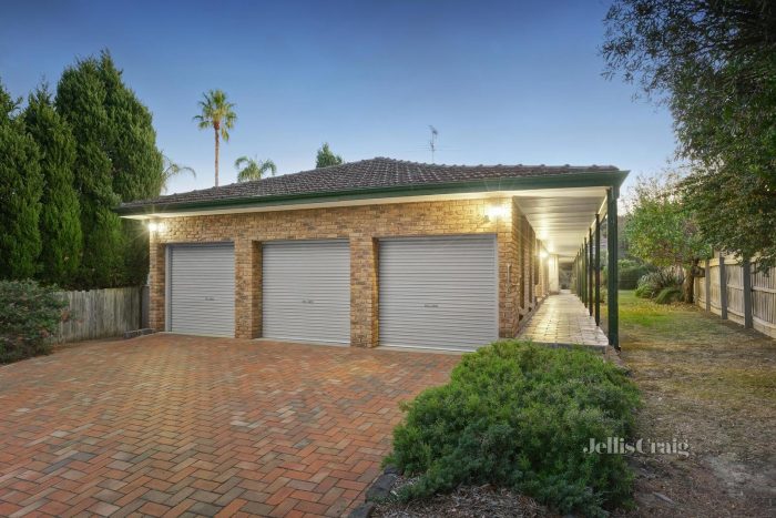 51 Whalley Dr, Wheelers Hill VIC 3150, Australia