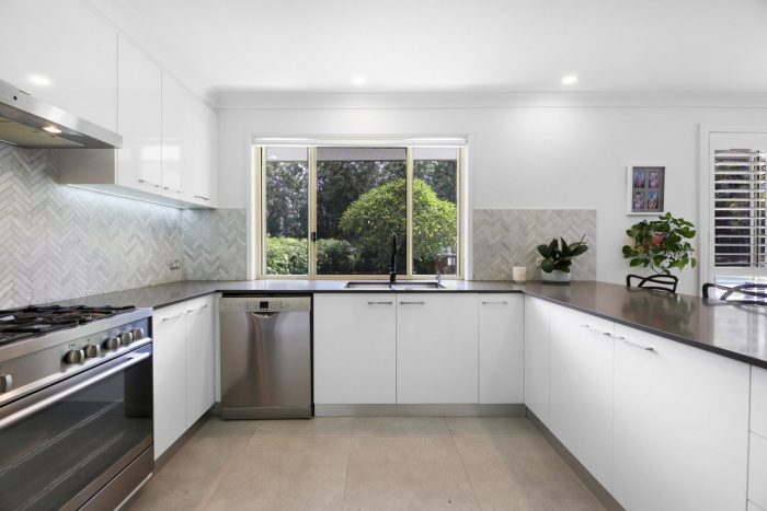 43 Wilkinson Cres, Currumbin Waters QLD 4223, Australia