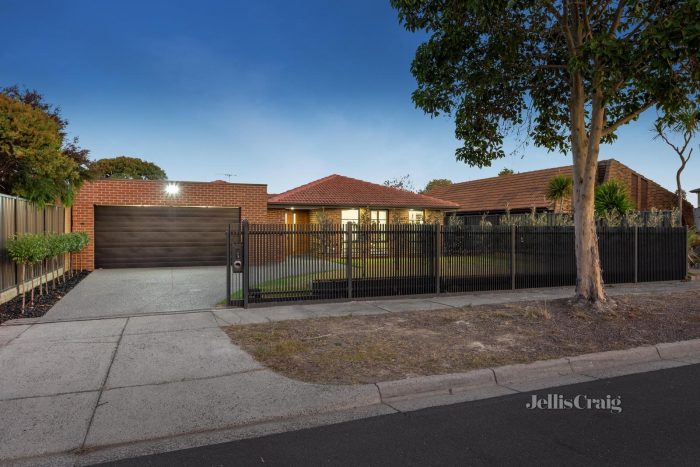 4 Windermere Cres, Mulgrave VIC 3170, Australia