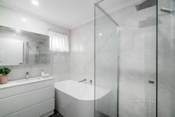 4 Windermere Cres, Mulgrave VIC 3170, Australia