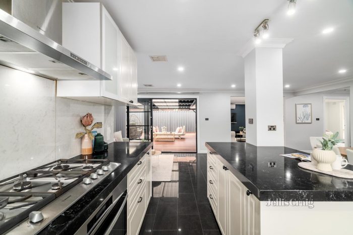 4 Windermere Cres, Mulgrave VIC 3170, Australia