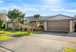 29 Aberdeen Crescent, Wattle Downs, Manukau City, Auckland, 2103, New Zealand