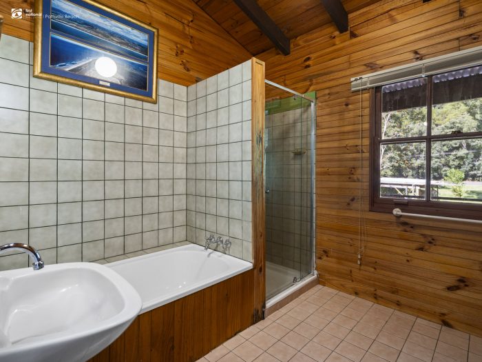 95 Smiths Creek Rd, Uki NSW 2484, Australia