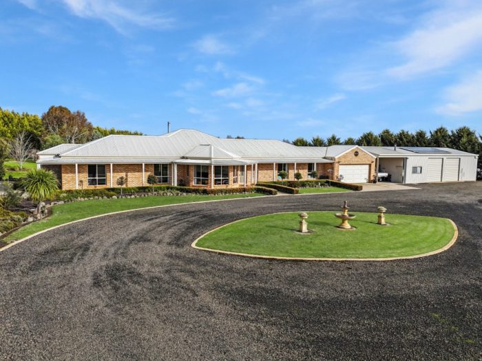 244 Beveridges Rd, Hamilton VIC 3300, Australia
