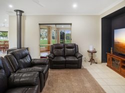 244 Beveridges Rd, Hamilton VIC 3300, Australia