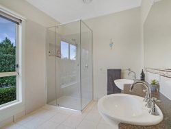 244 Beveridges Rd, Hamilton VIC 3300, Australia