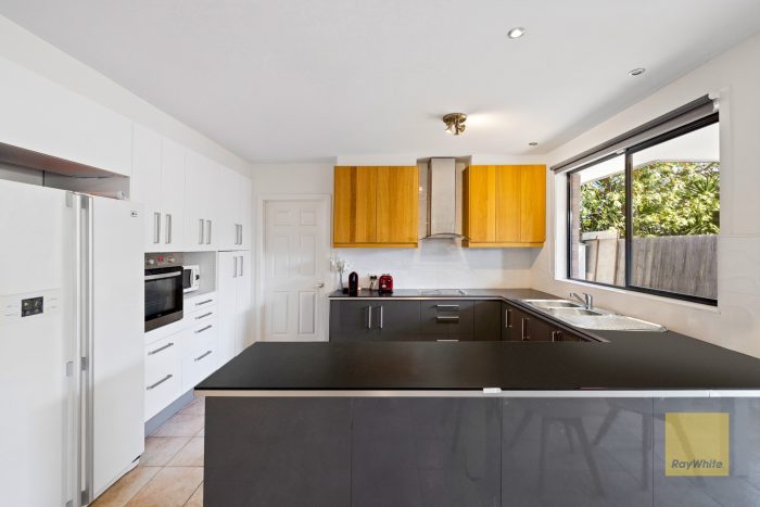 20 Carling Ct, Altona Meadows VIC 3028, Australia