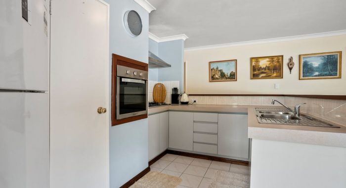 164 Currie St, Warnbro WA 6169, Australia