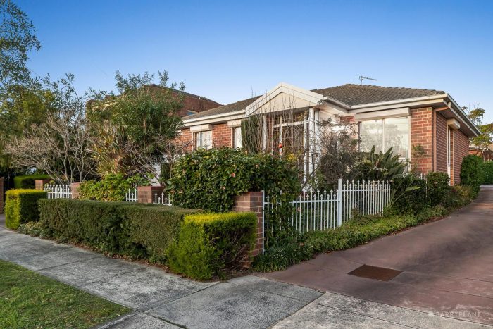 Unit 1/17 Devon Dr, Doncaster East VIC 3109, Australia