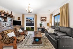 Unit 1/17 Devon Dr, Doncaster East VIC 3109, Australia