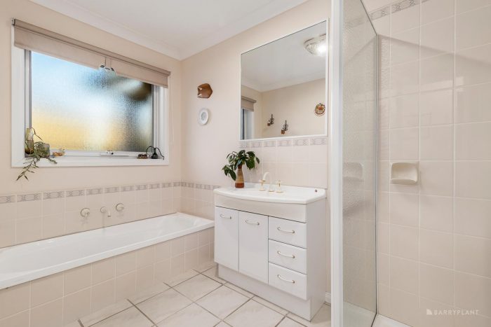 Unit 1/17 Devon Dr, Doncaster East VIC 3109, Australia