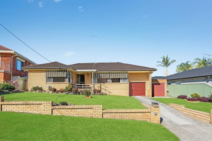 13 Enid Ave, Roselands NSW 2196, Australia
