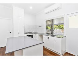 400 Stenhouse St, Koongal QLD 4701, Australia