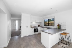 Unit 1/26 Ervin Rd, Kilsyth VIC 3137, Australia