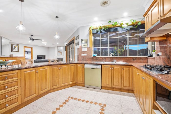18 Hosie Street, Altona Meadows VIC 3028, Australia