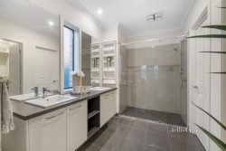 36 Johnson Dr, Glen Waverley VIC 3150, Australia