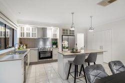 36 Johnson Dr, Glen Waverley VIC 3150, Australia